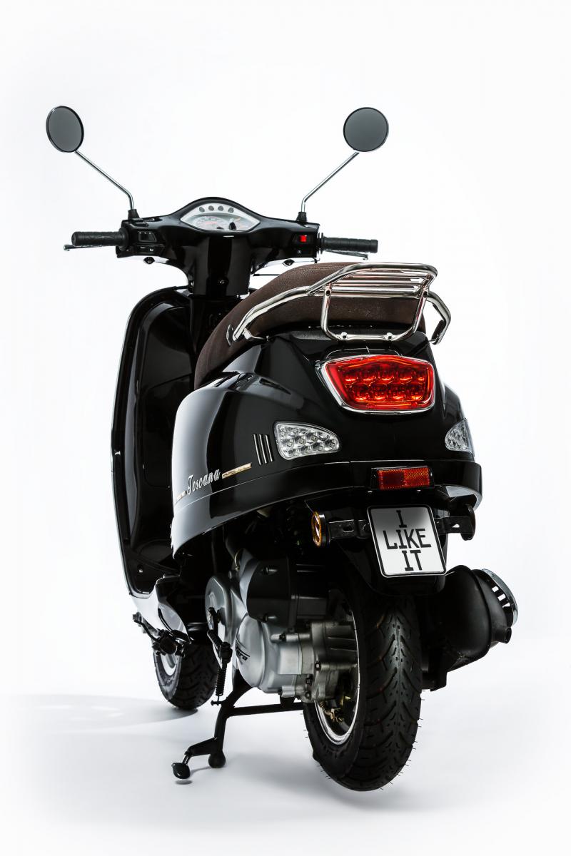Rivero Toscana 50 von hinten mit Gepäckträger und LED-Rückleuchte